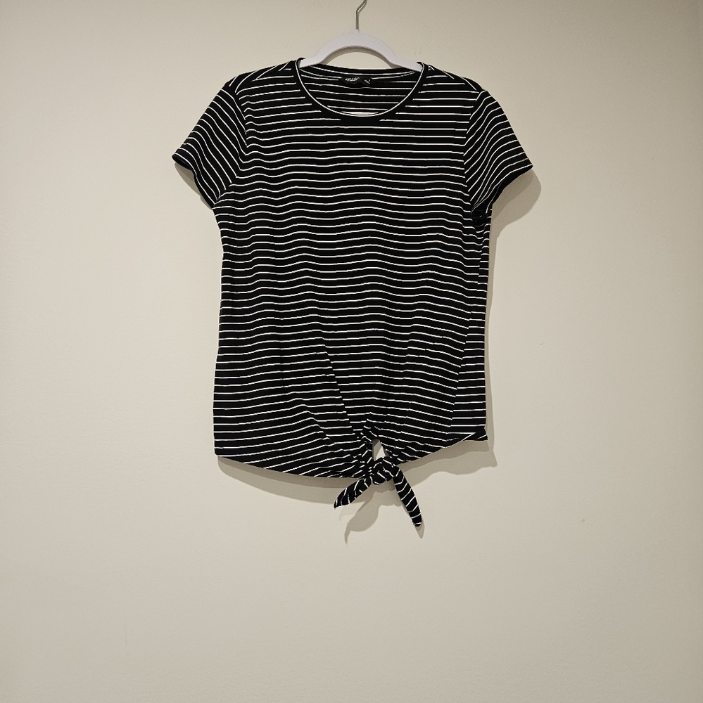 Simply Vera Vera Wang Black and White Tie-Front Short Sleeve Tee, Size Large